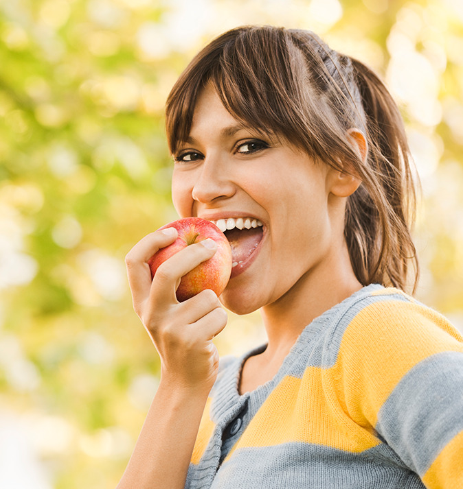 woman eating an apple